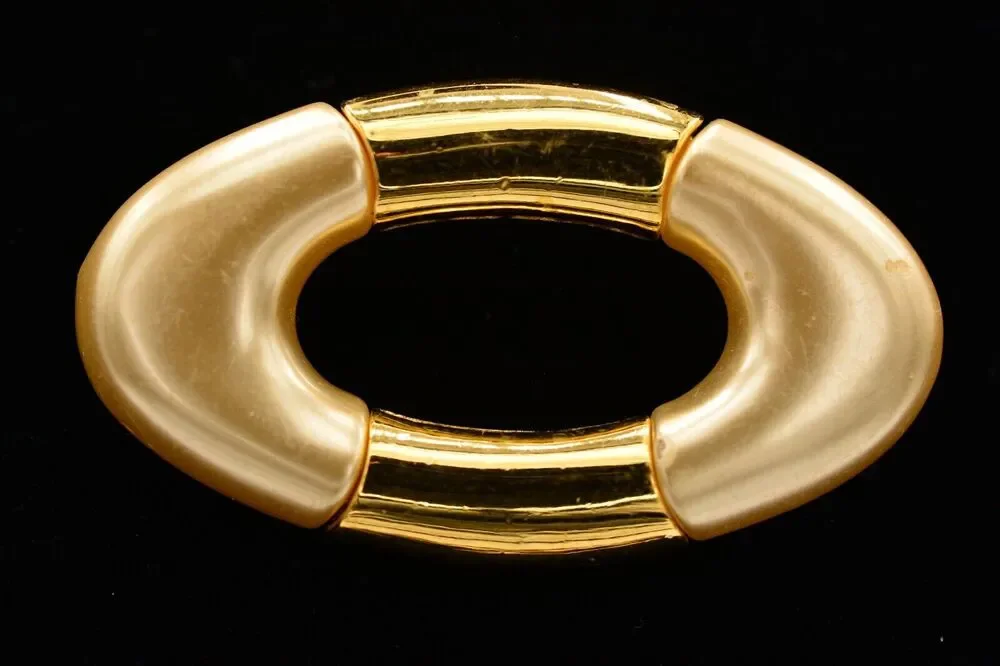 Napier Vintage Pin Brooch Oval Champagne Pearl Gold Tone Signed 1980s Bin8